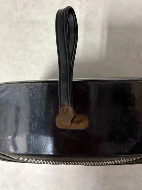 Barbie Black Fashion Queen Carrying Case with Retro Doll Artwork - Picture 2 of 5